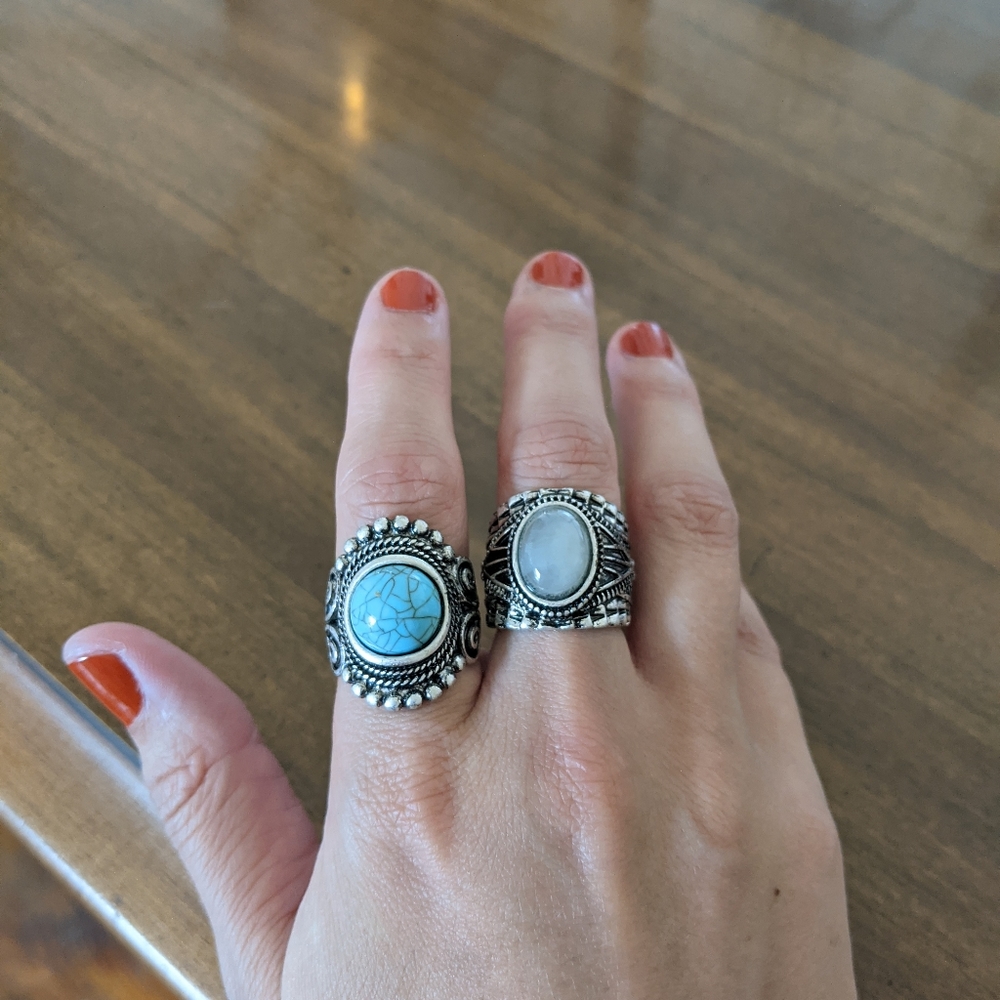 Statement ring bundle- Mia Colona & UO - Picture 5 of 6
